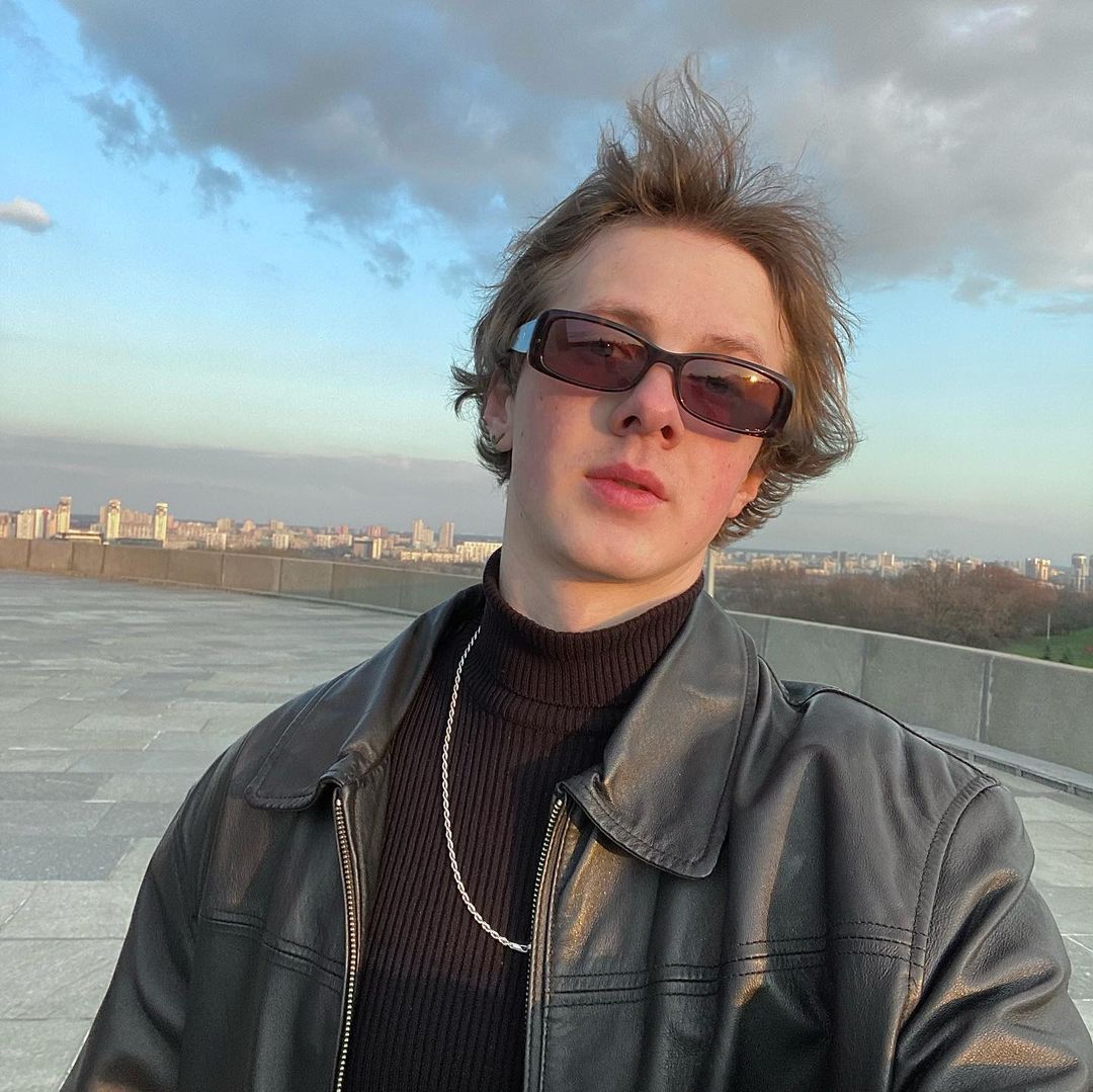 Известный украинский блогер сбежал через горы из Украины. Перед этим он получил повестку